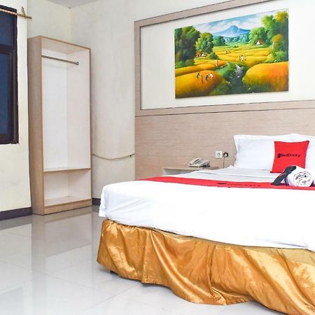 Reddoorz Plus Near Sultan Hasanuddin Airport Makassar Exterior photo