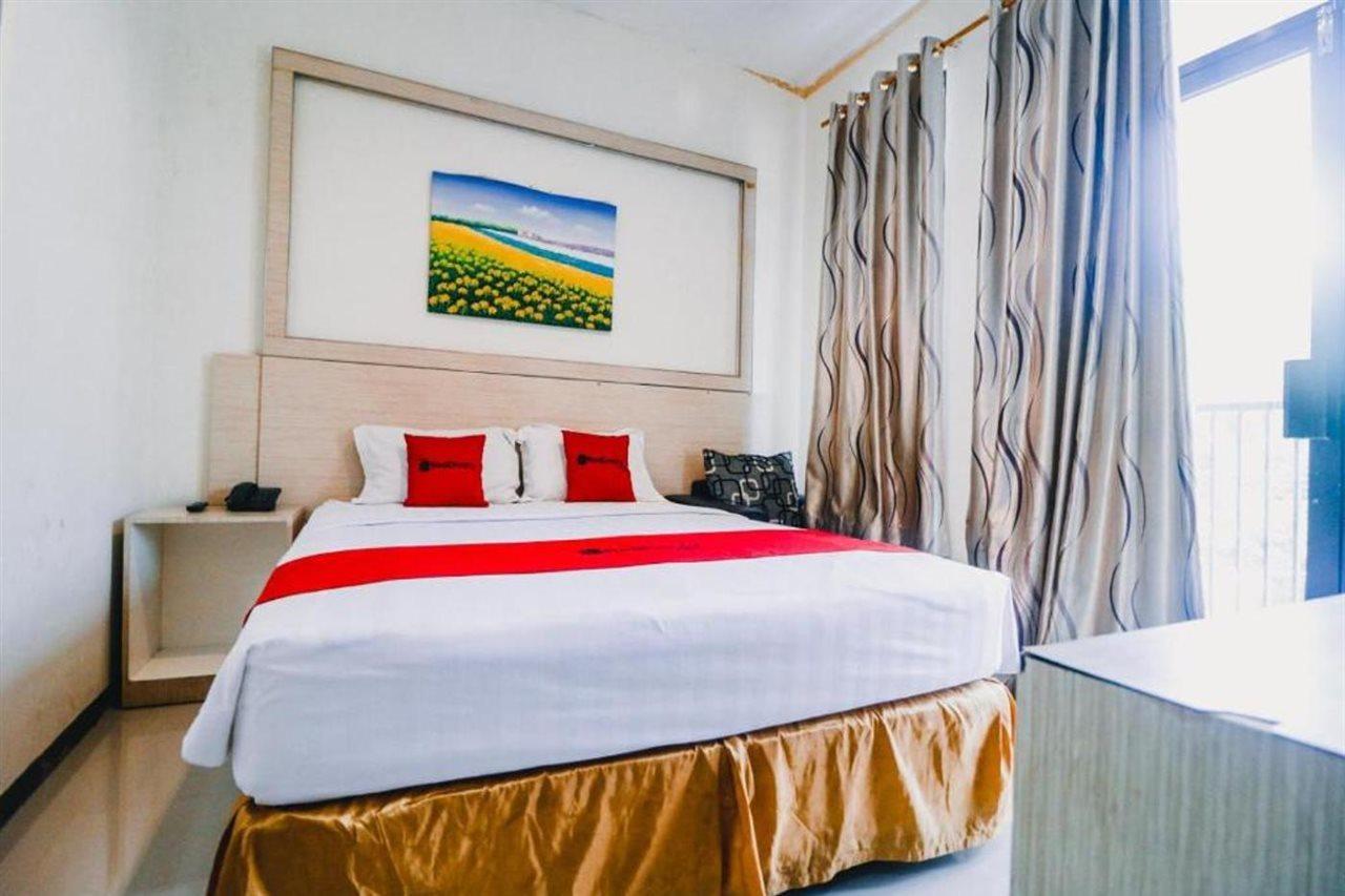 Reddoorz Plus Near Sultan Hasanuddin Airport Makassar Exterior photo