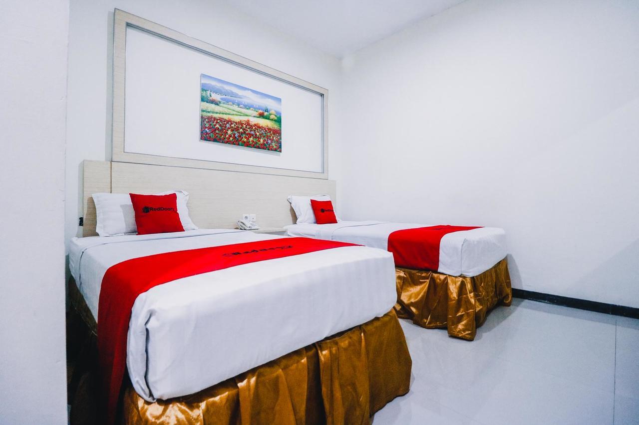Reddoorz Plus Near Sultan Hasanuddin Airport Makassar Exterior photo