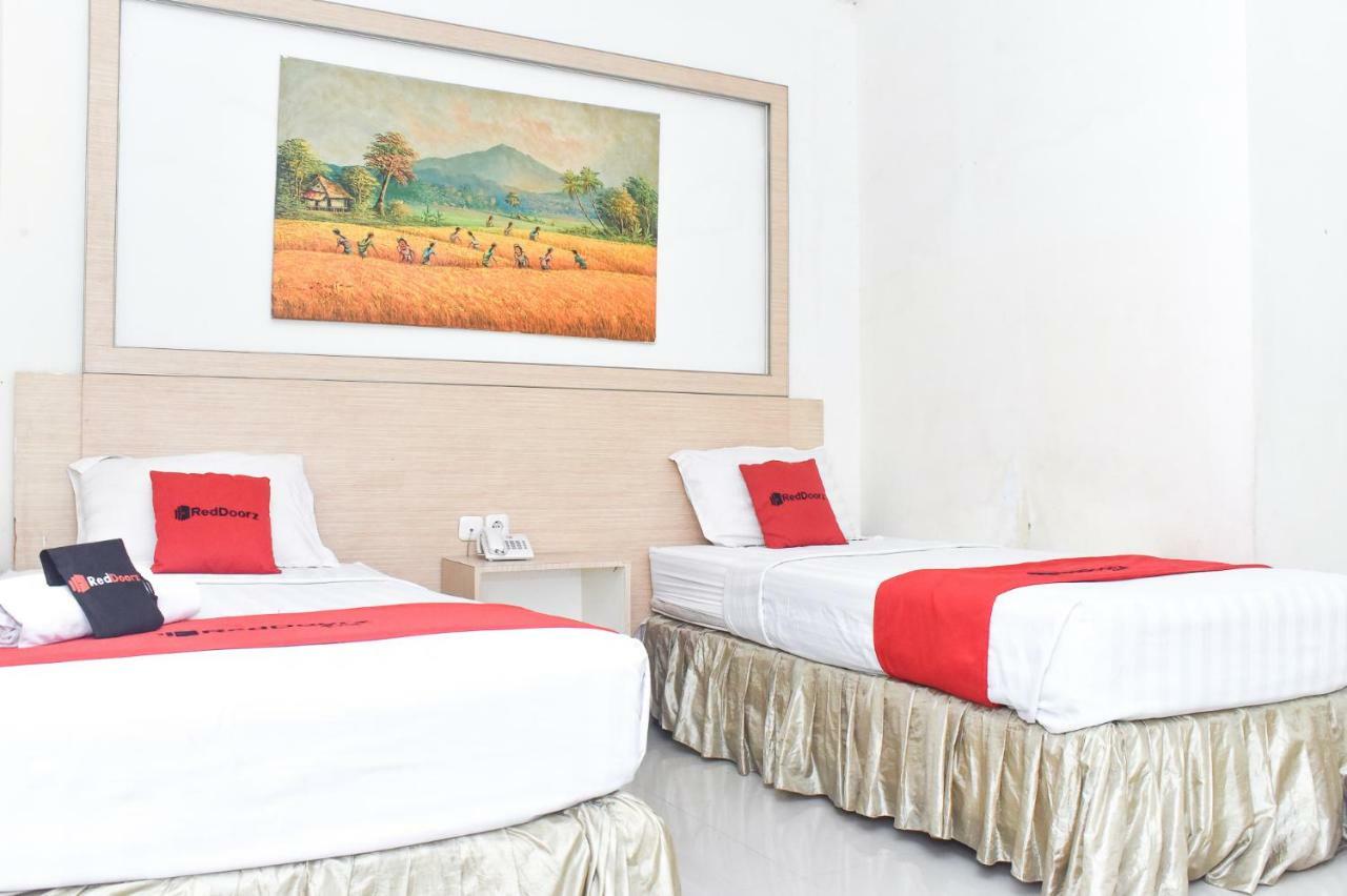 Reddoorz Plus Near Sultan Hasanuddin Airport Makassar Exterior photo