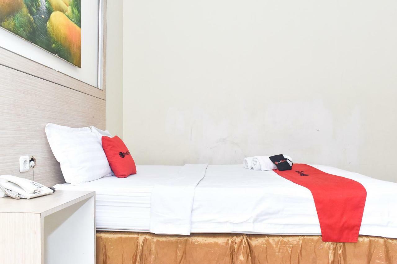 Reddoorz Plus Near Sultan Hasanuddin Airport Makassar Exterior photo