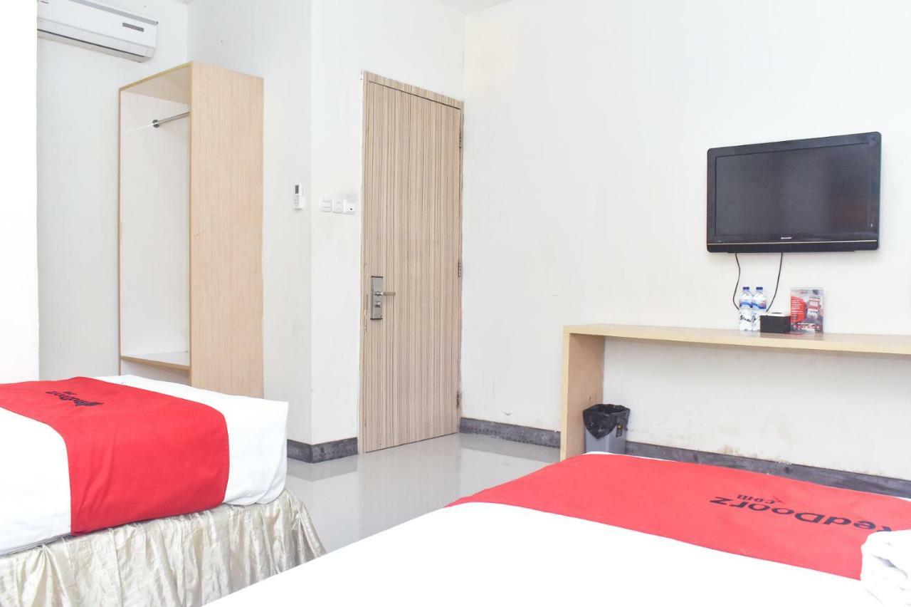 Reddoorz Plus Near Sultan Hasanuddin Airport Makassar Exterior photo