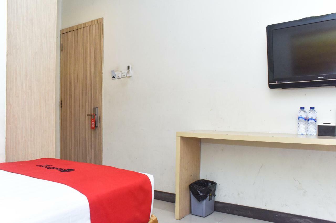 Reddoorz Plus Near Sultan Hasanuddin Airport Makassar Exterior photo
