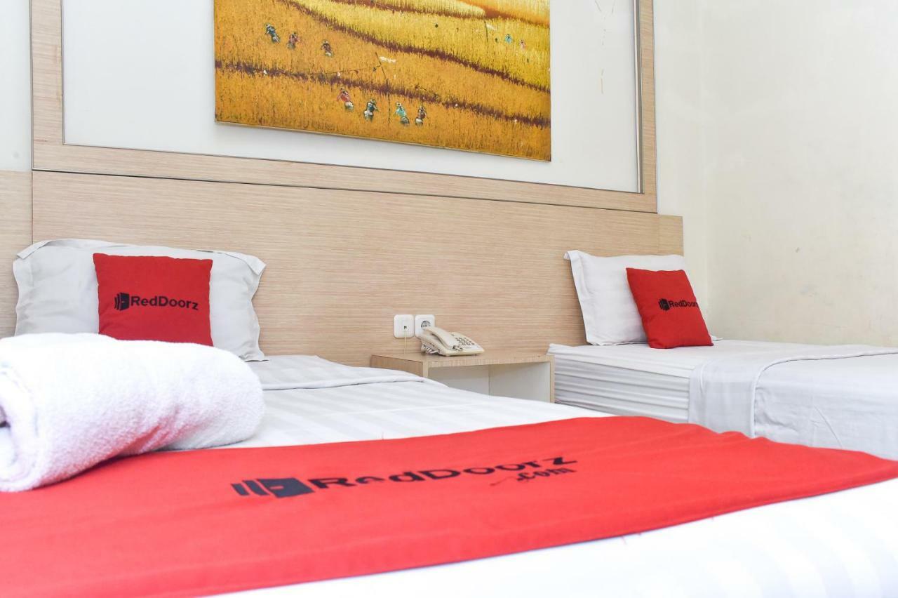 Reddoorz Plus Near Sultan Hasanuddin Airport Makassar Exterior photo