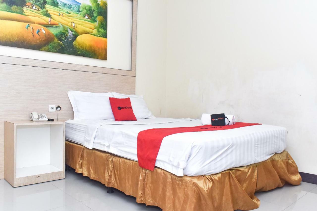 Reddoorz Plus Near Sultan Hasanuddin Airport Makassar Exterior photo
