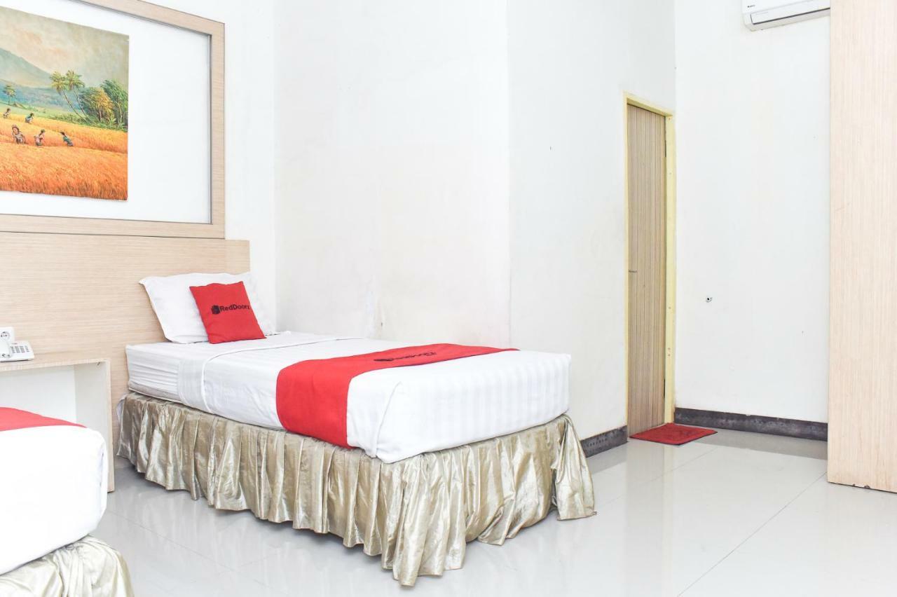 Reddoorz Plus Near Sultan Hasanuddin Airport Makassar Exterior photo