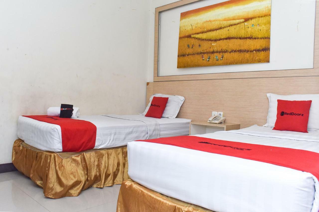 Reddoorz Plus Near Sultan Hasanuddin Airport Makassar Exterior photo