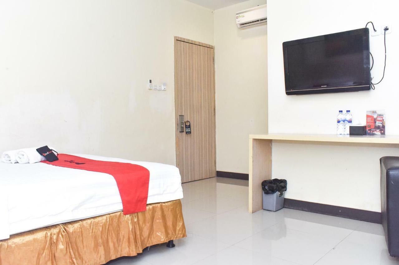 Reddoorz Plus Near Sultan Hasanuddin Airport Makassar Exterior photo