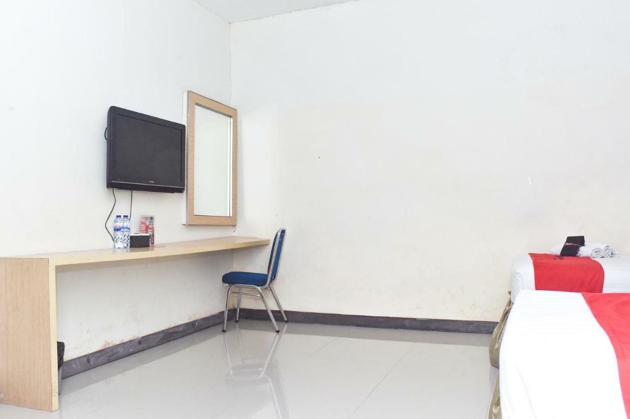 Reddoorz Plus Near Sultan Hasanuddin Airport Makassar Exterior photo