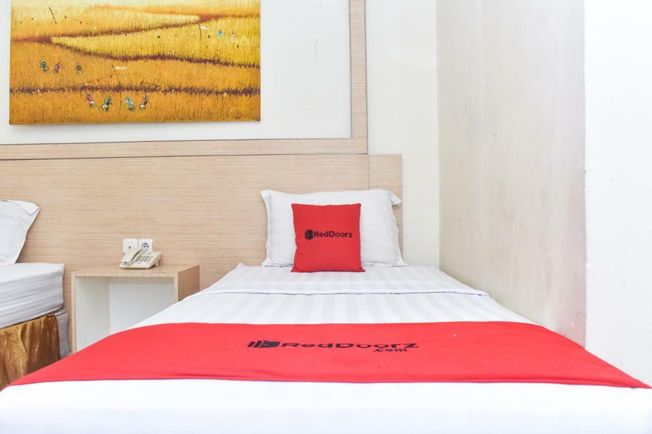 Reddoorz Plus Near Sultan Hasanuddin Airport Makassar Exterior photo
